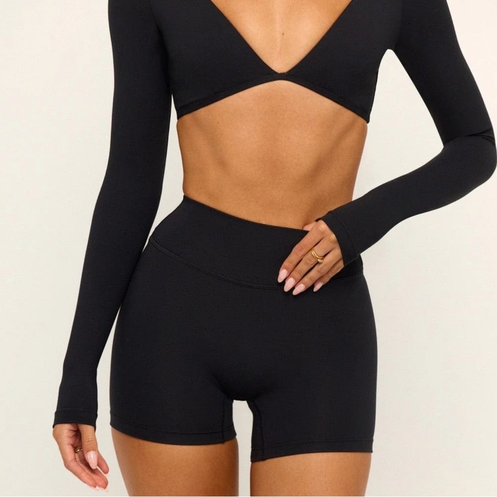 CSB - Form Invisible Scrunch Shorts 4"